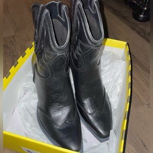BRAND NEW COWGIRL BOOTS